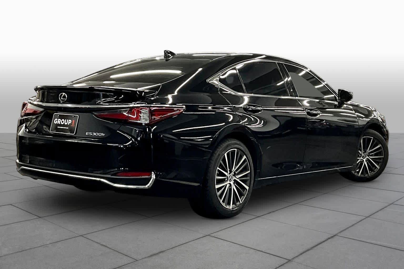 Used 2024 Lexus ES 300h w/ Premium Package FWD image 13