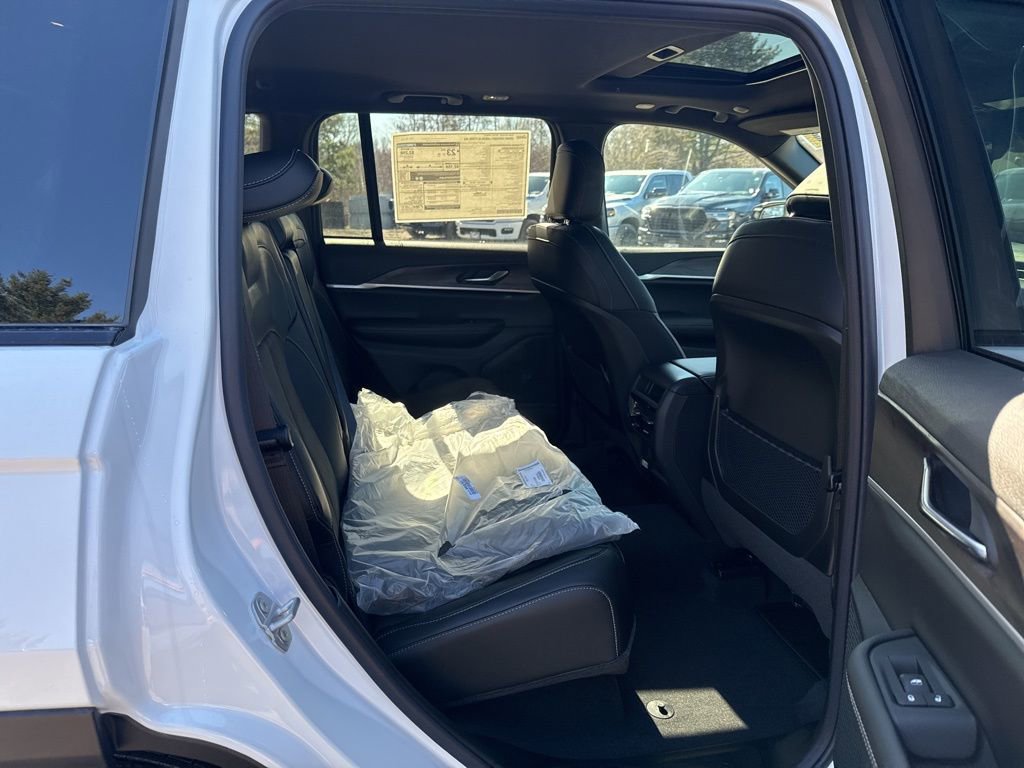 New 2026 Jeep Grand Cherokee Altitude image 27