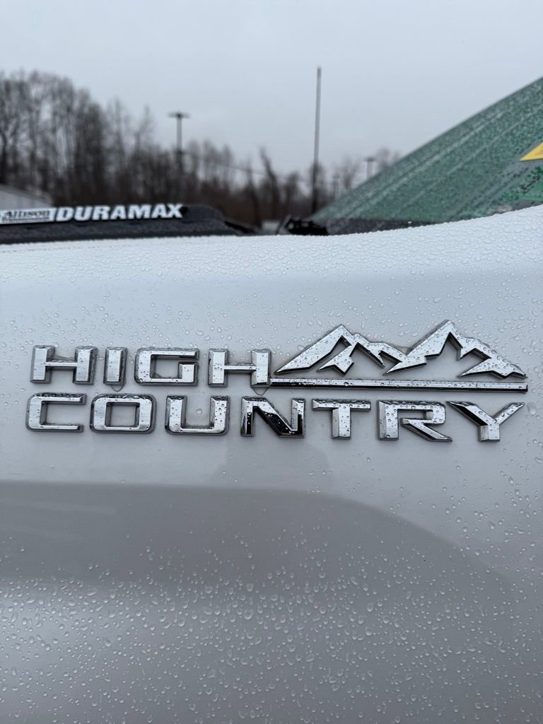 Used 2023 Chevrolet Silverado 2500 High Country w/ Safety Package II image 3