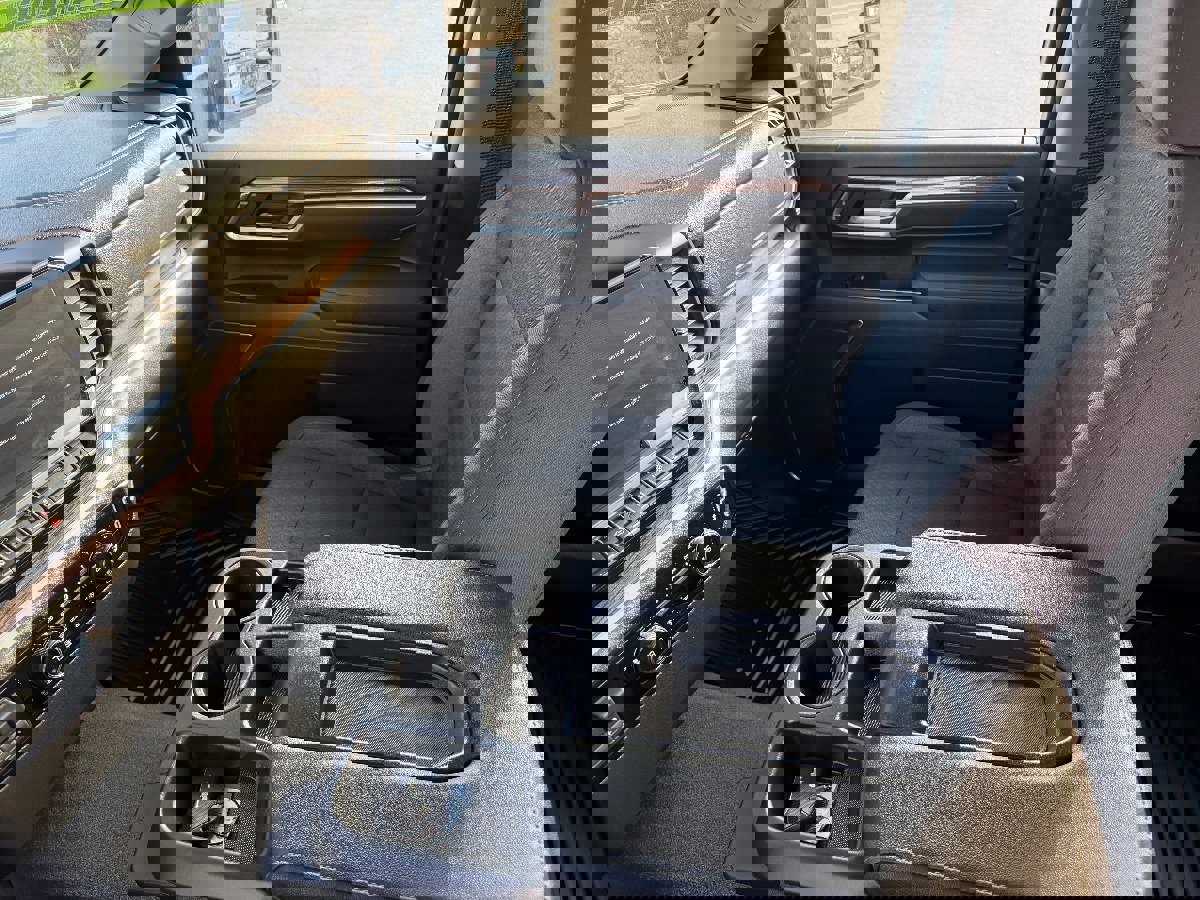 Used 2025 Chevrolet Silverado 2500 LT w/ Convenience Package image 24