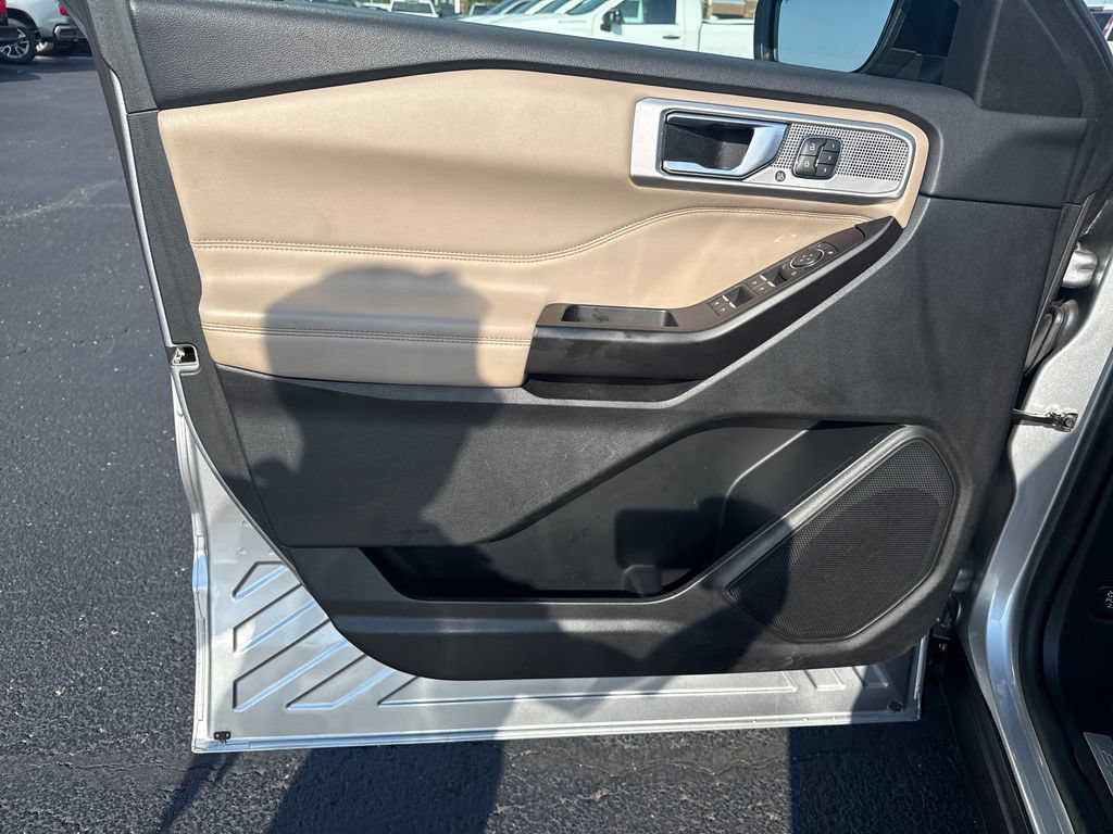 Used 2020 Ford Explorer Limited RWD image 12