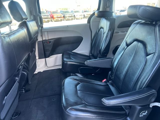 Used 2024 Chrysler Pacifica Touring-L FWD image 16