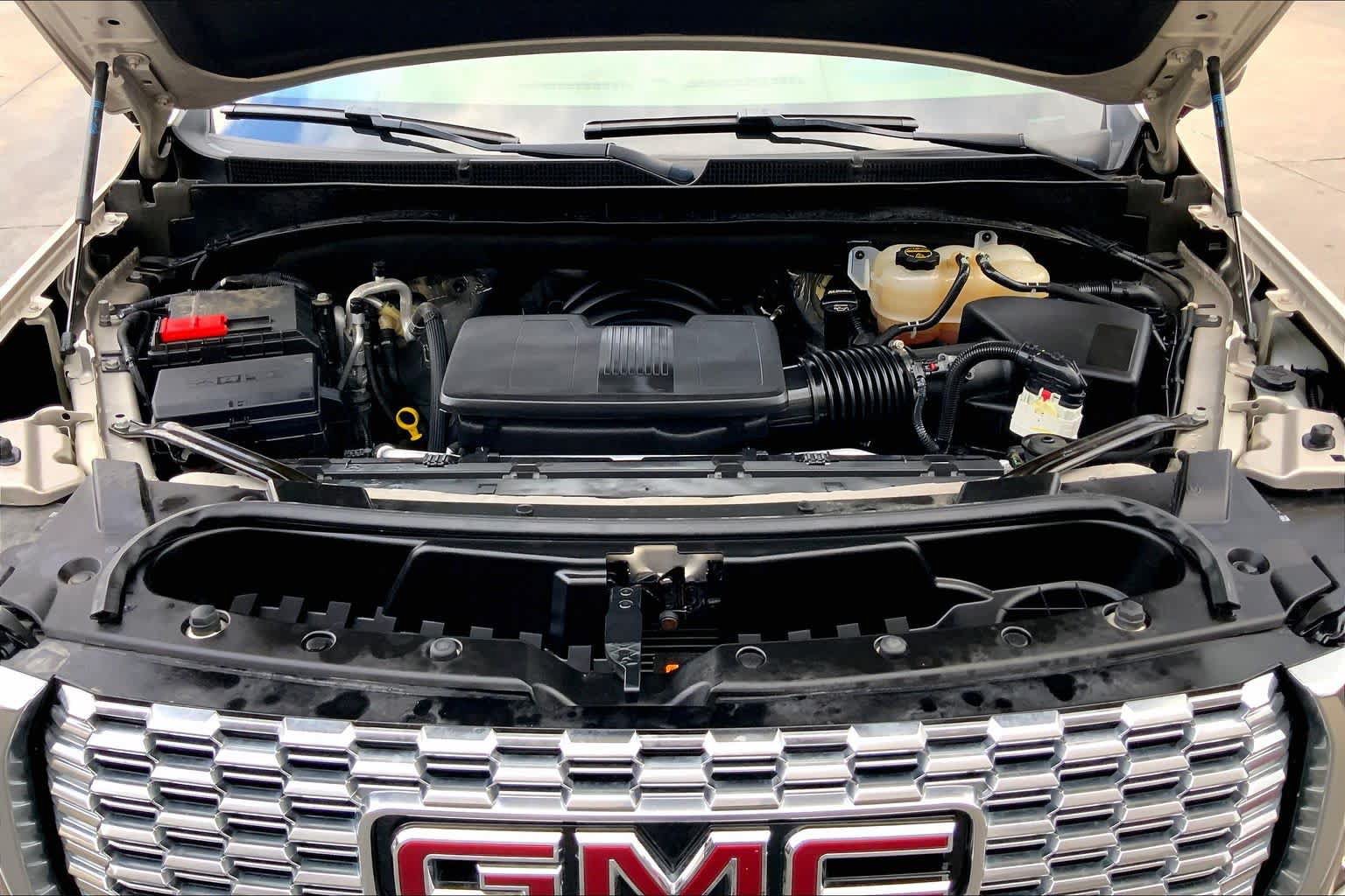 Used 2024 GMC Yukon Denali RWD image 32