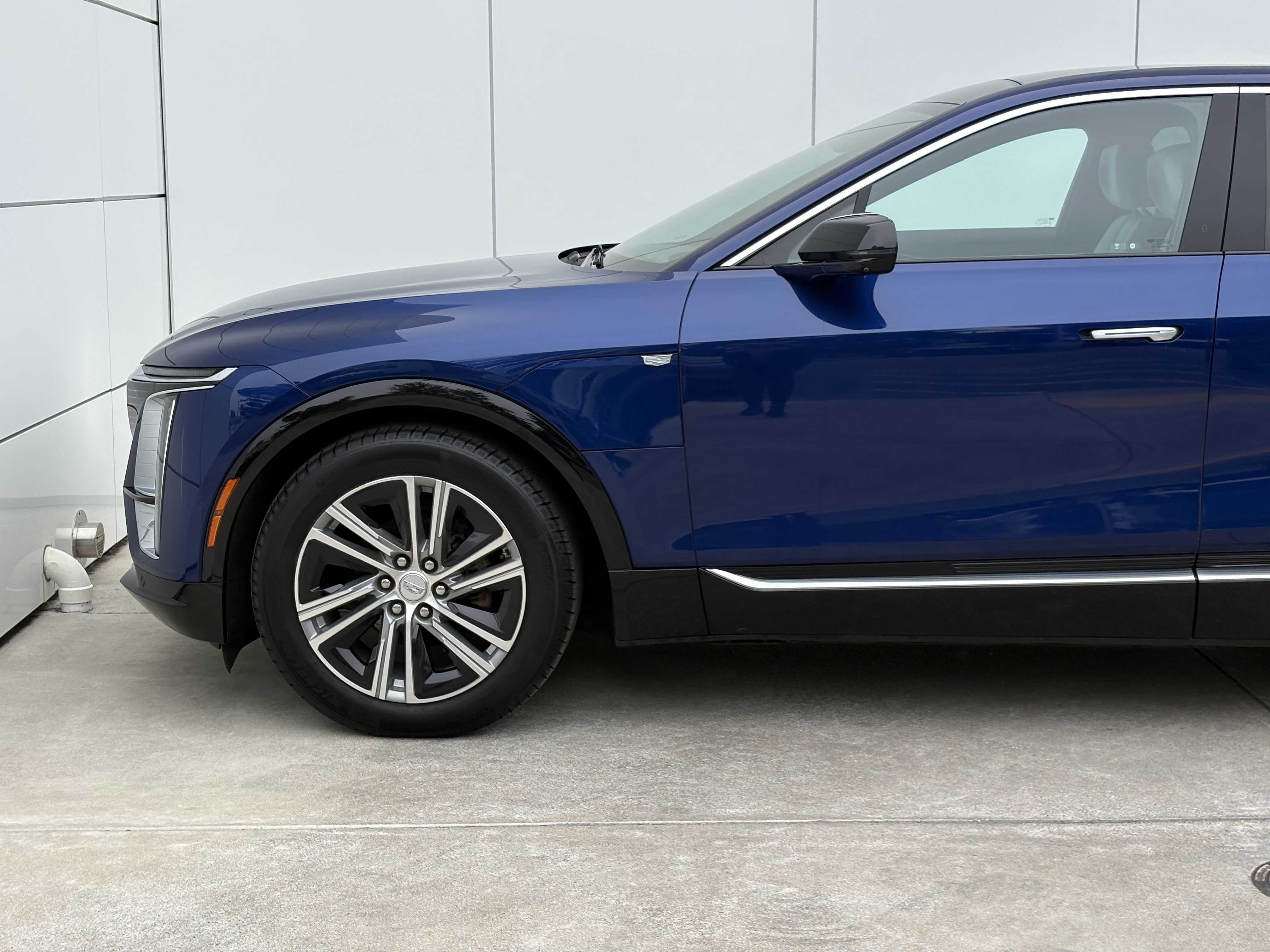 Used 2024 Cadillac Lyriq Sport AWD/4WD image 5