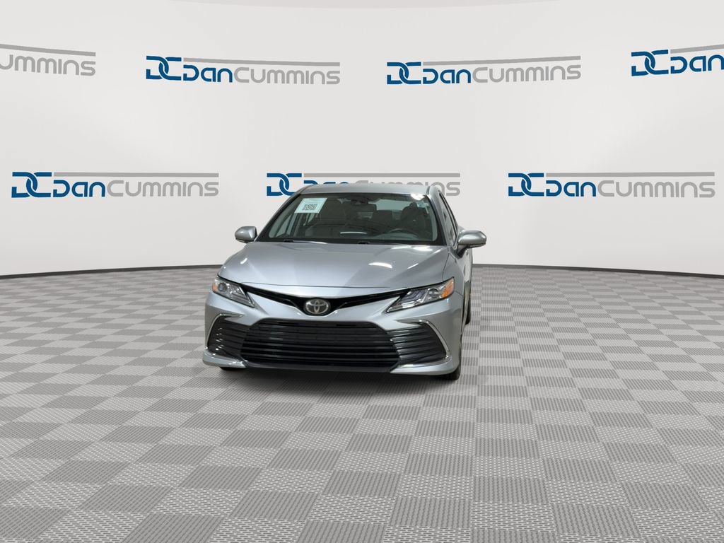 Used 2021 Toyota Camry XLE AWD/4WD image 3