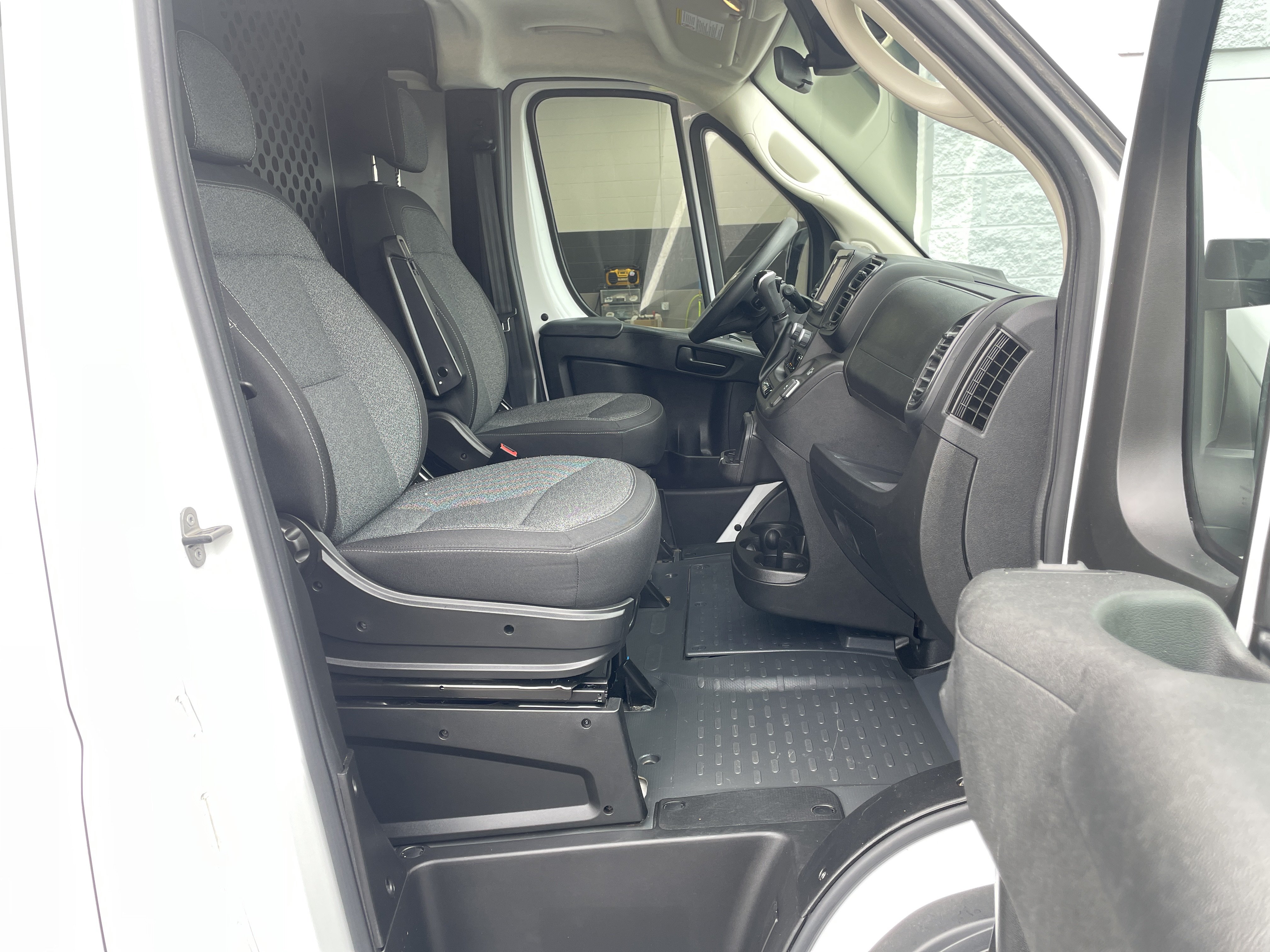 Used 2025 RAM ProMaster 2500 w/ U-Haul Equipment Group FWD image 31