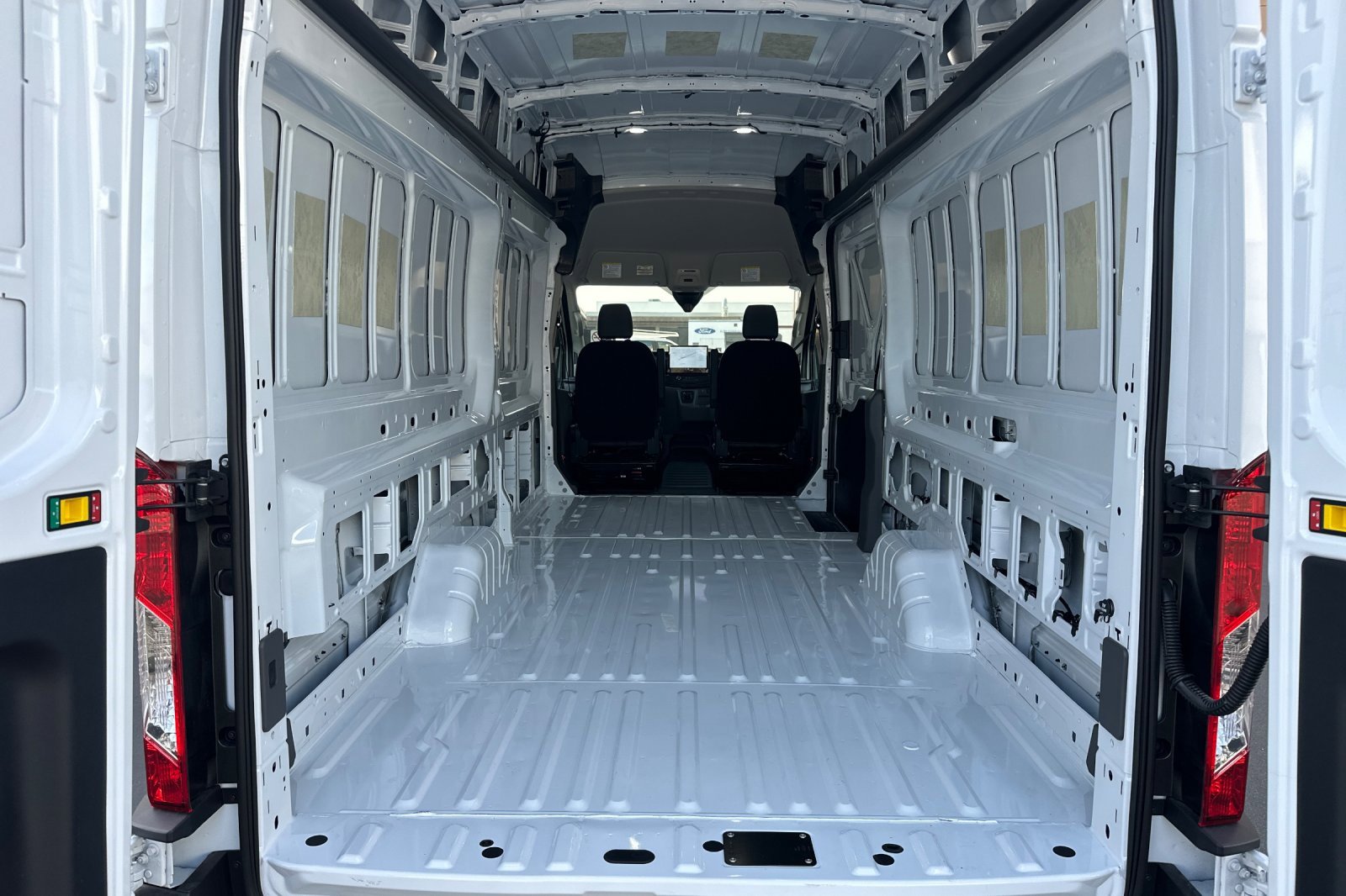 New 2026 Ford E-Transit 148 High Roof Extended image 11