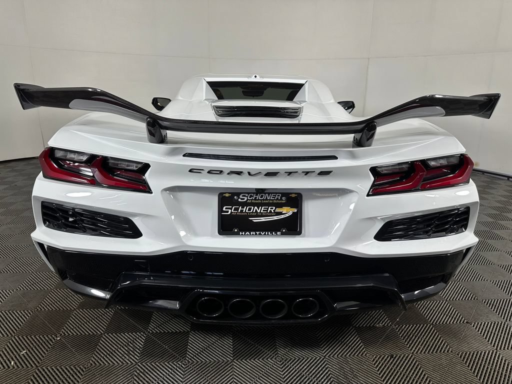 Used 2024 Chevrolet Corvette Z06 w/ Z07 Performance Package RWD image 4