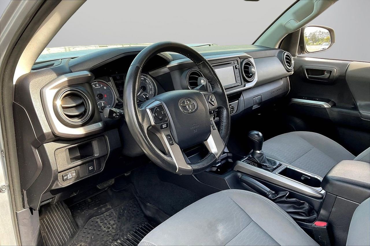 Used 2018 Toyota Tacoma SR5 AWD/4WD image 19