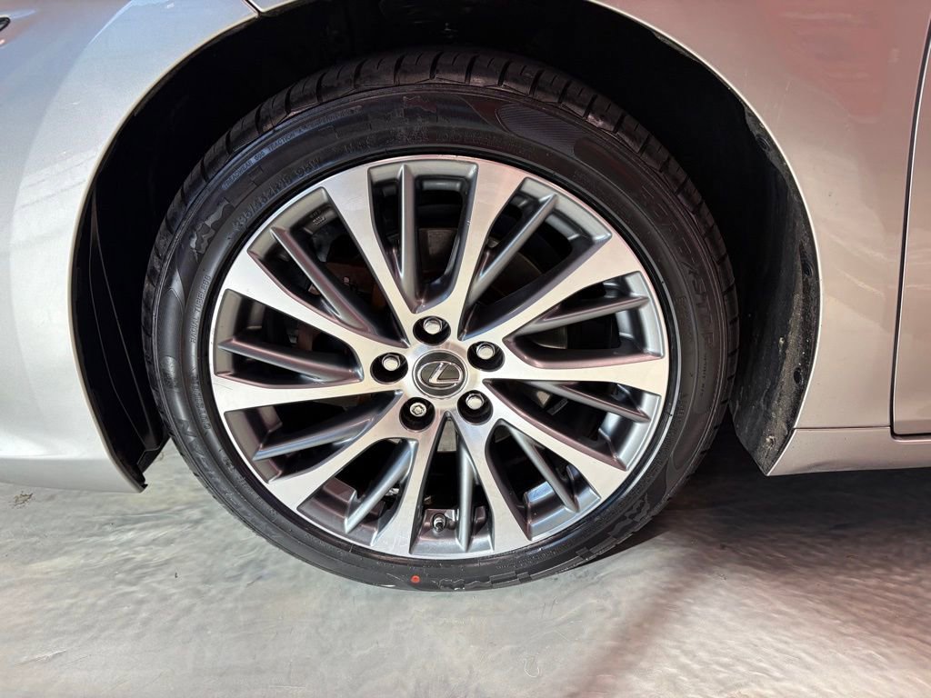 Used 2019 Lexus ES 300h w/ Premium Package image 24
