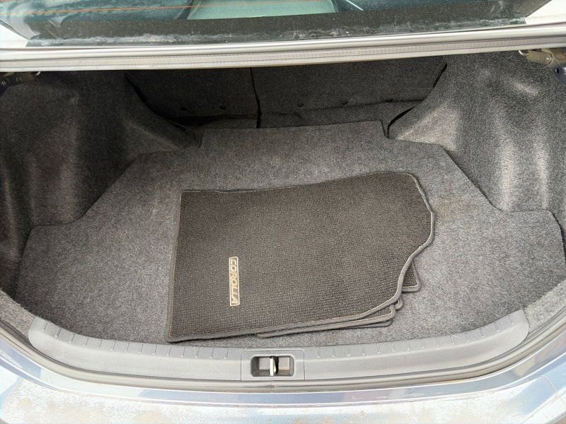 Used 2018 Toyota Corolla LE FWD image 13