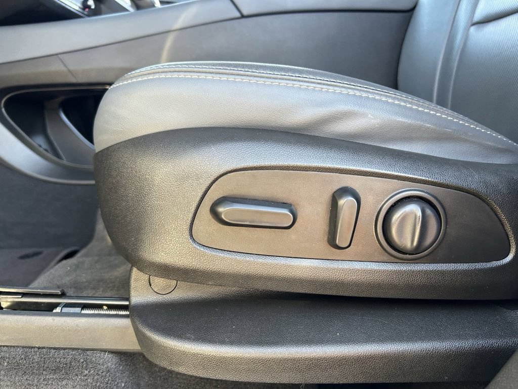 Used 2020 Buick Enclave Essence w/ Sport Touring Edition FWD image 22