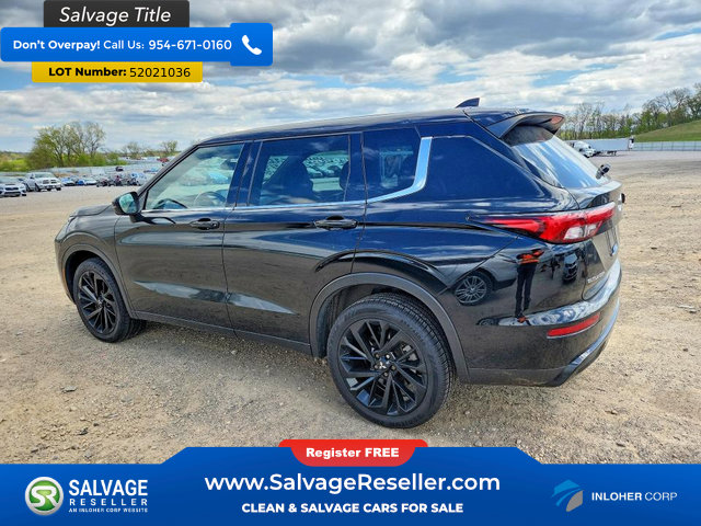 Used 2023 Mitsubishi Outlander SE AWD/4WD image 3