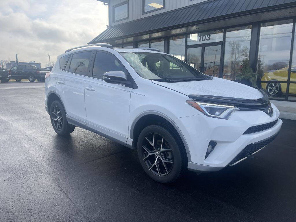 Used 2018 Toyota RAV4 SE image 7