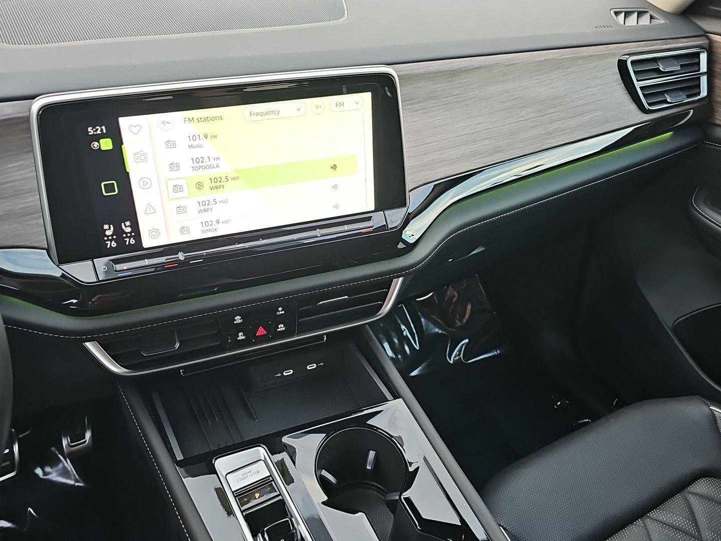 Used 2025 Volkswagen Atlas SEL Premium R-Line image 16