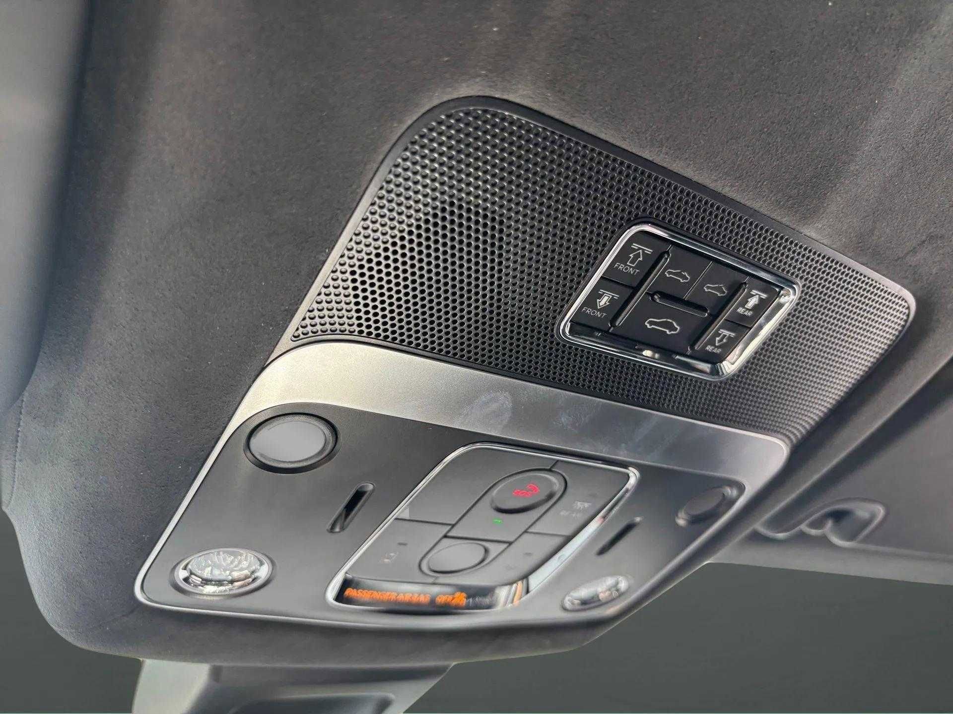 New 2025 Bentley Flying Spur Plug-In Hybrid image 49