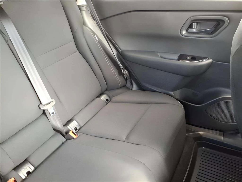 Used 2025 Nissan Rogue S image 18