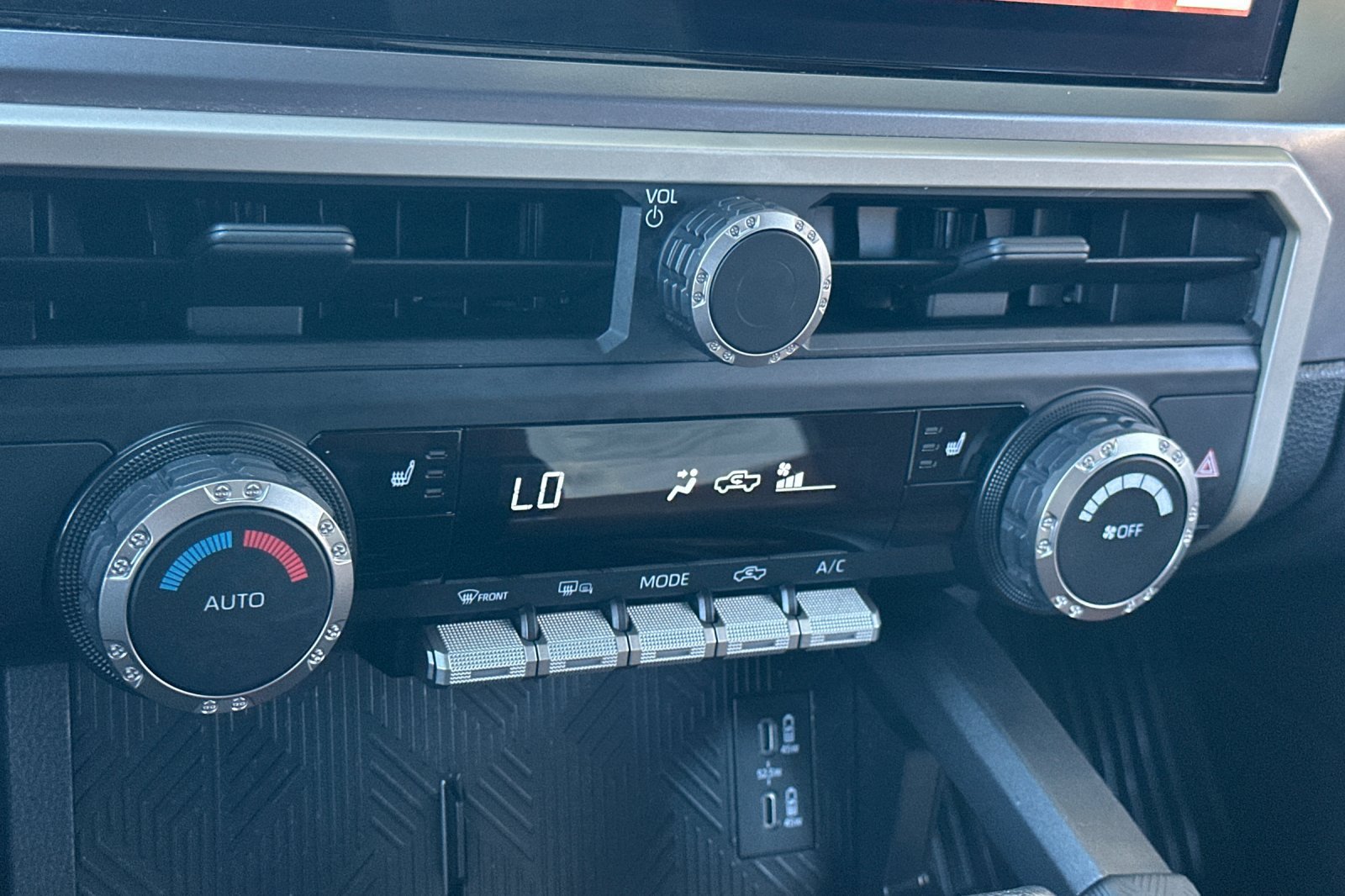 Used 2025 Toyota Tacoma TRD Sport AWD/4WD image 19