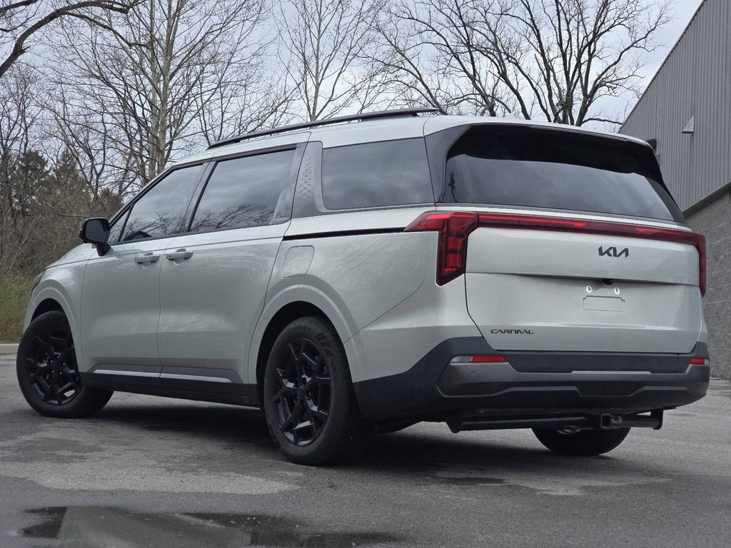 Used 2025 Kia Carnival SX w/ SX Dark Edition Package image 13