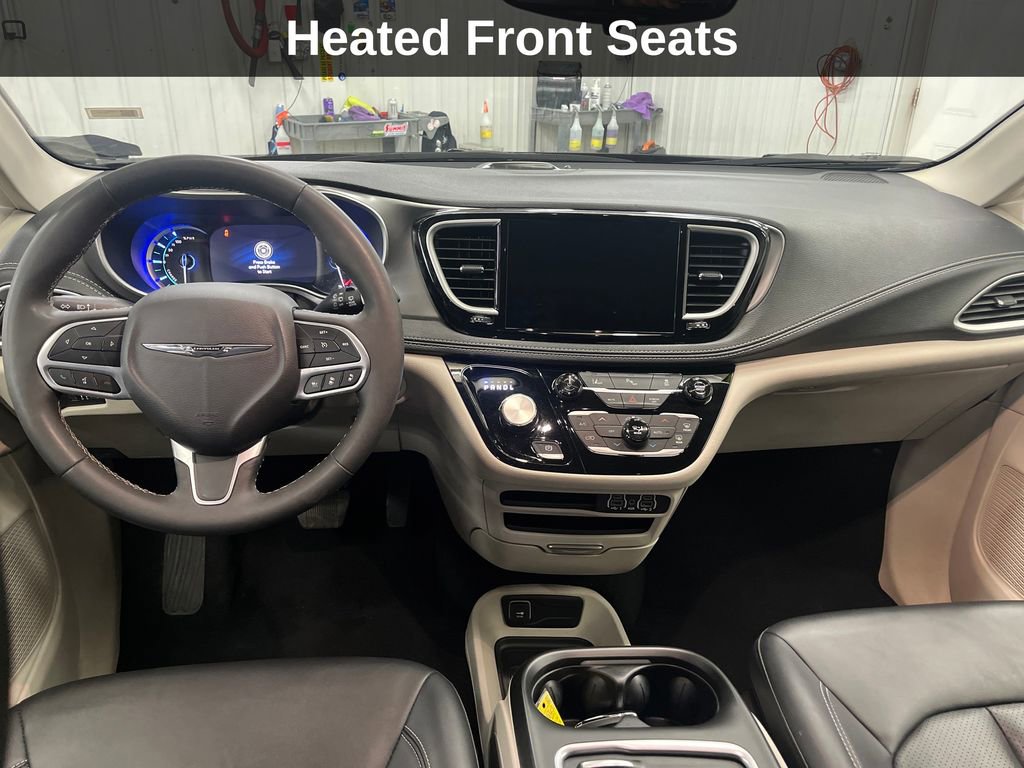 Used 2024 Chrysler Pacifica Select image 18