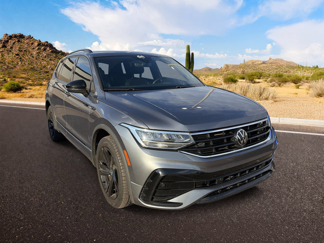 Used 2024 Volkswagen Tiguan SE R-Line FWD image 1