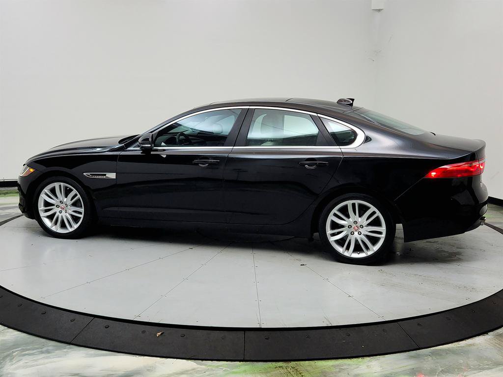 Used 2016 Jaguar XF Prestige RWD image 8