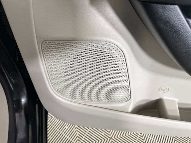 Used 2023 Chrysler Pacifica Touring-L image 29