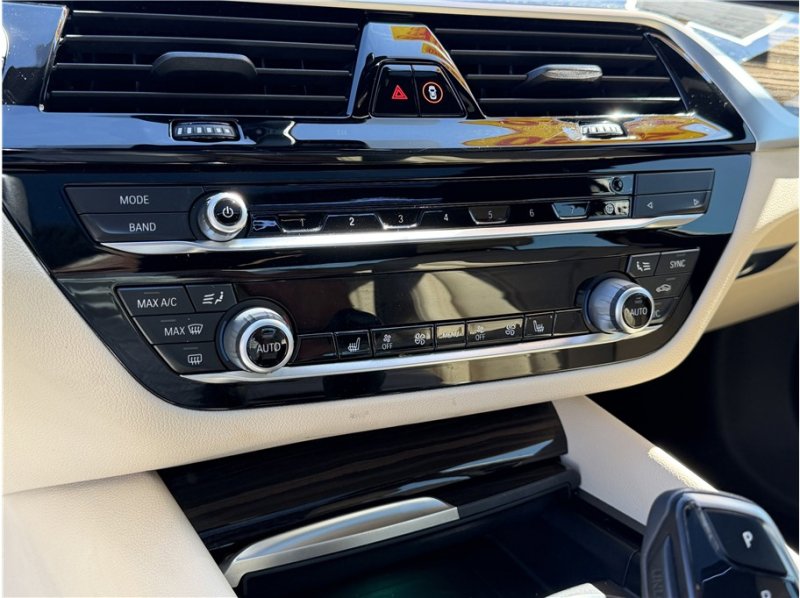 Used 2020 BMW 530i w/ Premium Package image 38