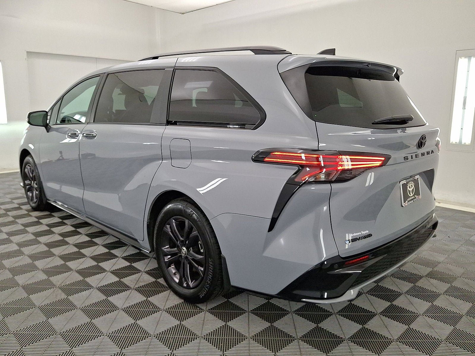 Used 2025 Toyota Sienna XSE w/ XSE Premium Package AWD/4WD image 22