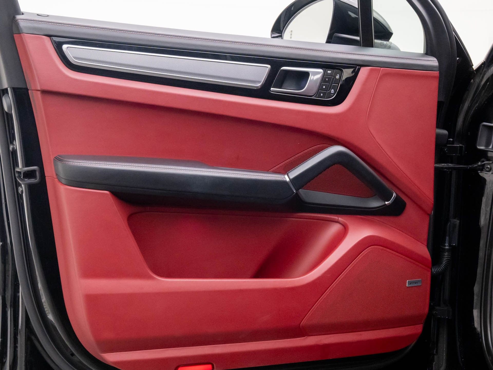 Certified 2023 Porsche Cayenne Platinum Edition image 14