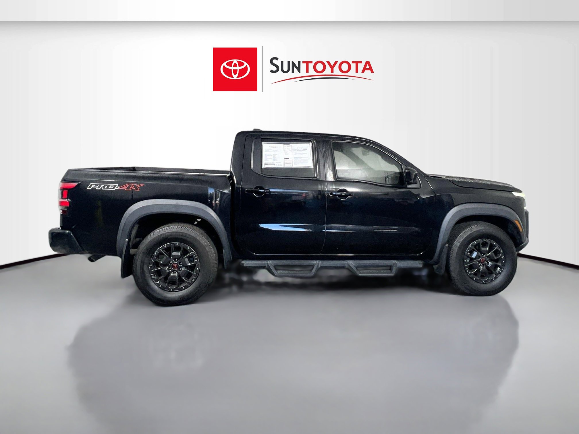 Used 2022 Nissan Frontier PRO-4X w/ Pro-4X Premium Package image 2