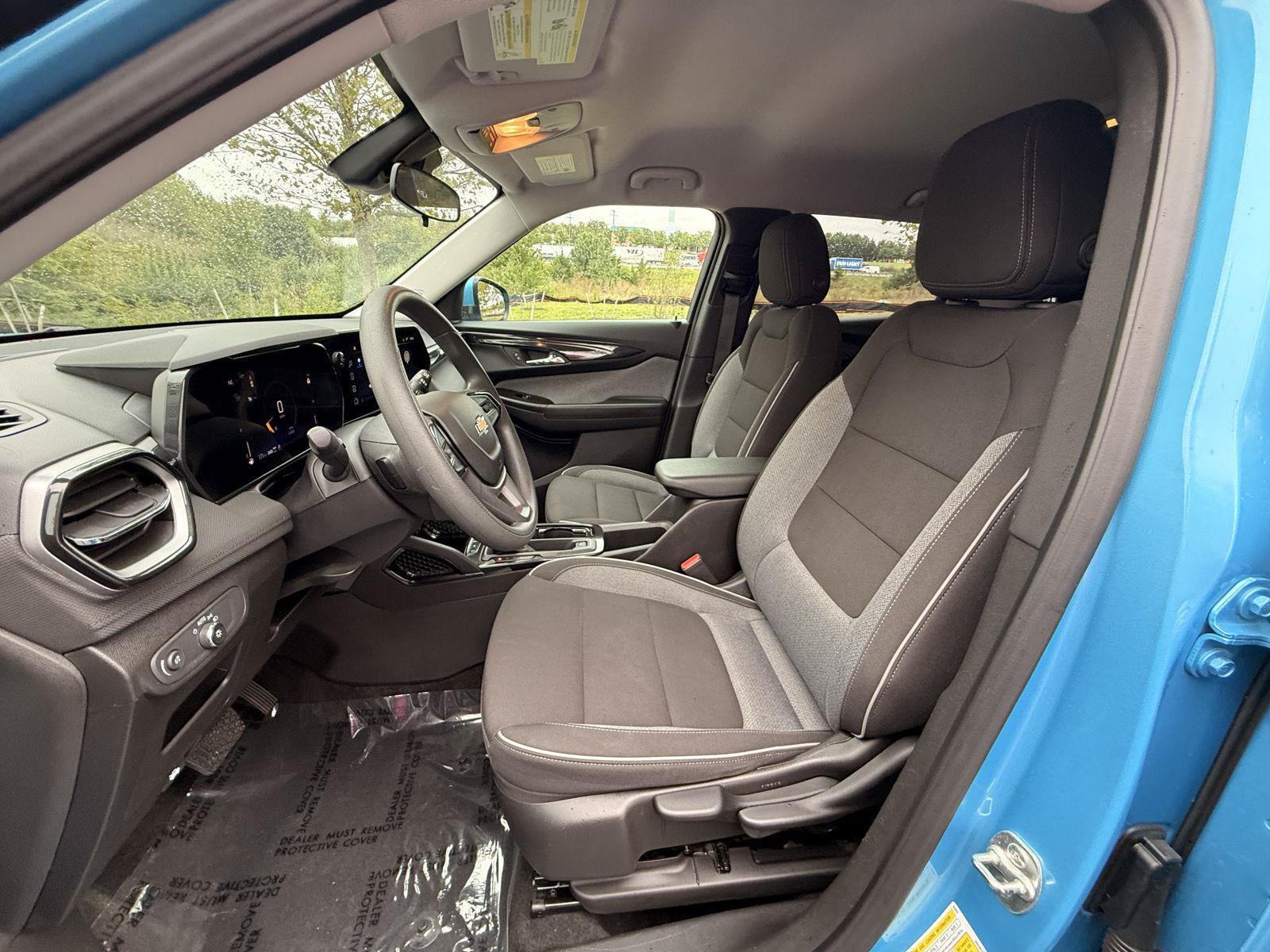 Used 2025 Chevrolet TrailBlazer LT AWD/4WD image 14