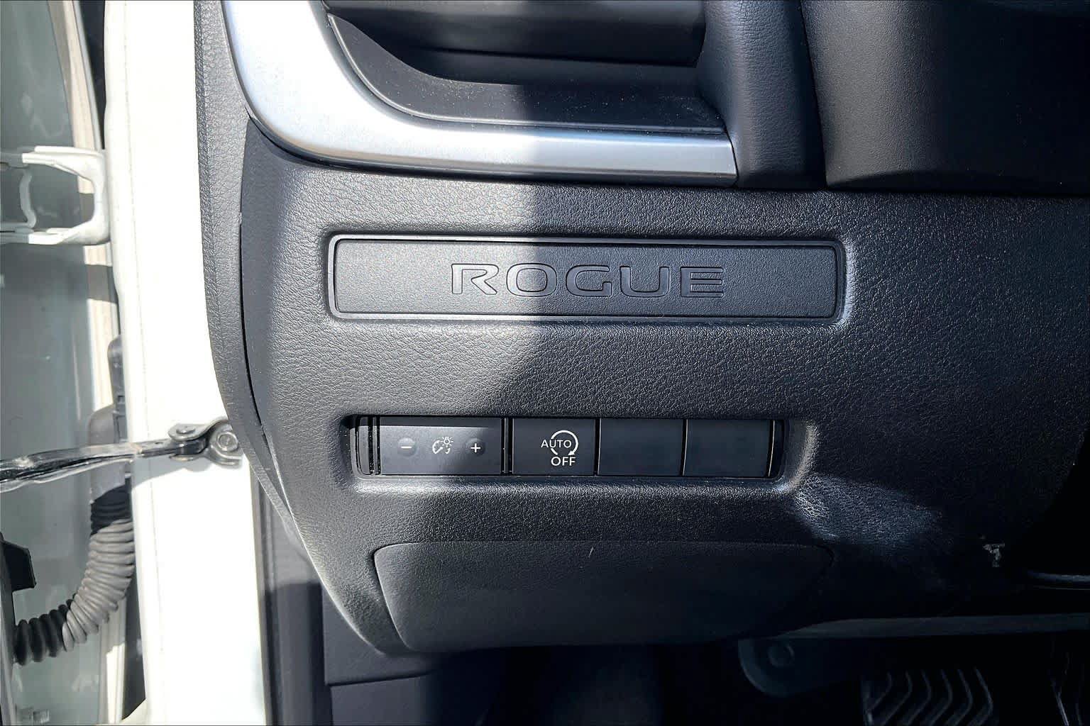 Used 2023 Nissan Rogue S FWD image 33