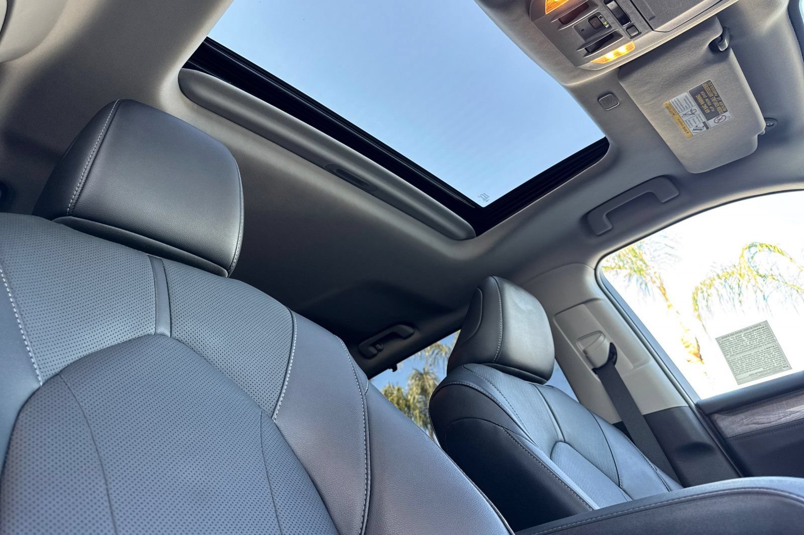 Used 2025 Toyota Highlander Limited AWD/4WD image 19