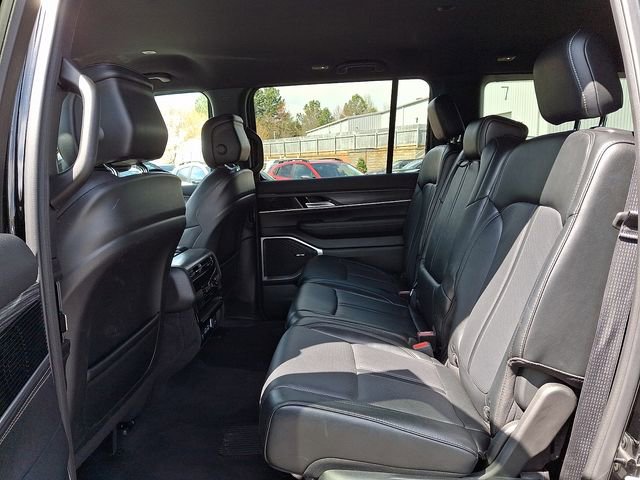 Used 2024 Jeep Wagoneer L Series II w/ Flexible Seating Group image 10