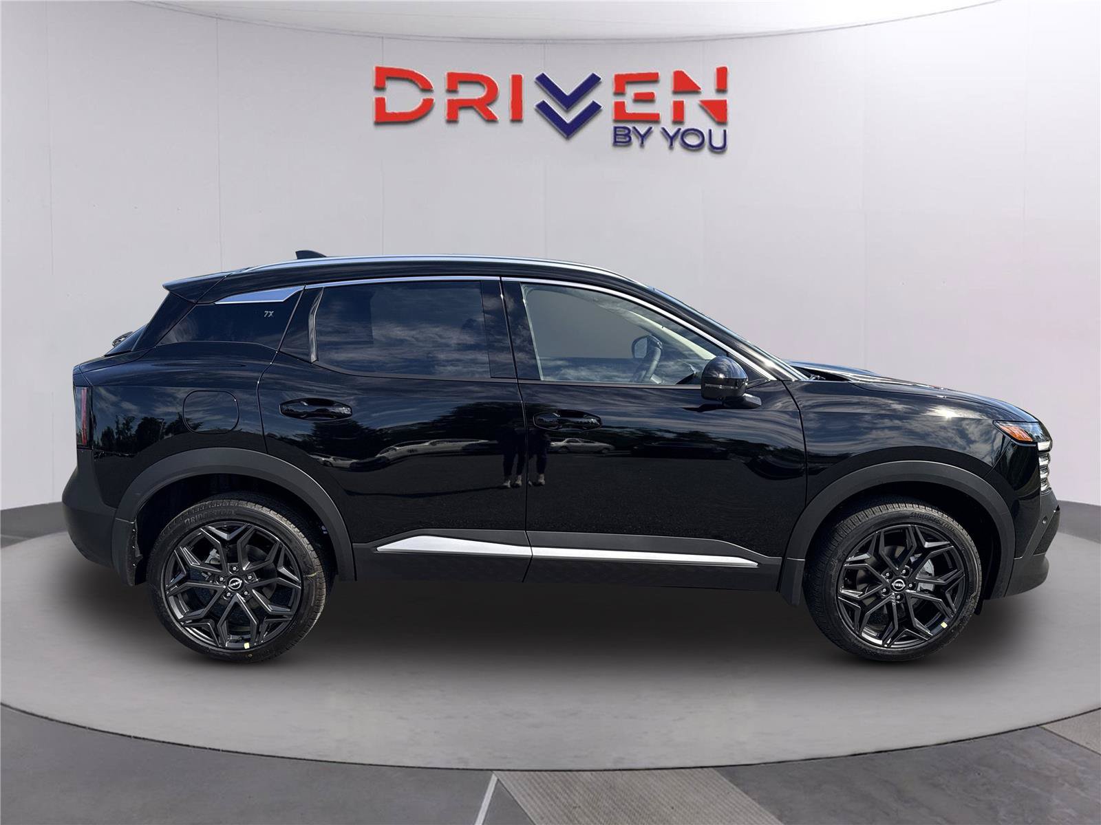 New 2026 Nissan Kicks SR FWD image 3