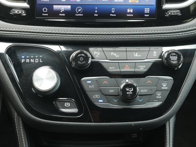 Used 2022 Chrysler Pacifica Limited w/ Uconnect Theater Family Group FWD image 21