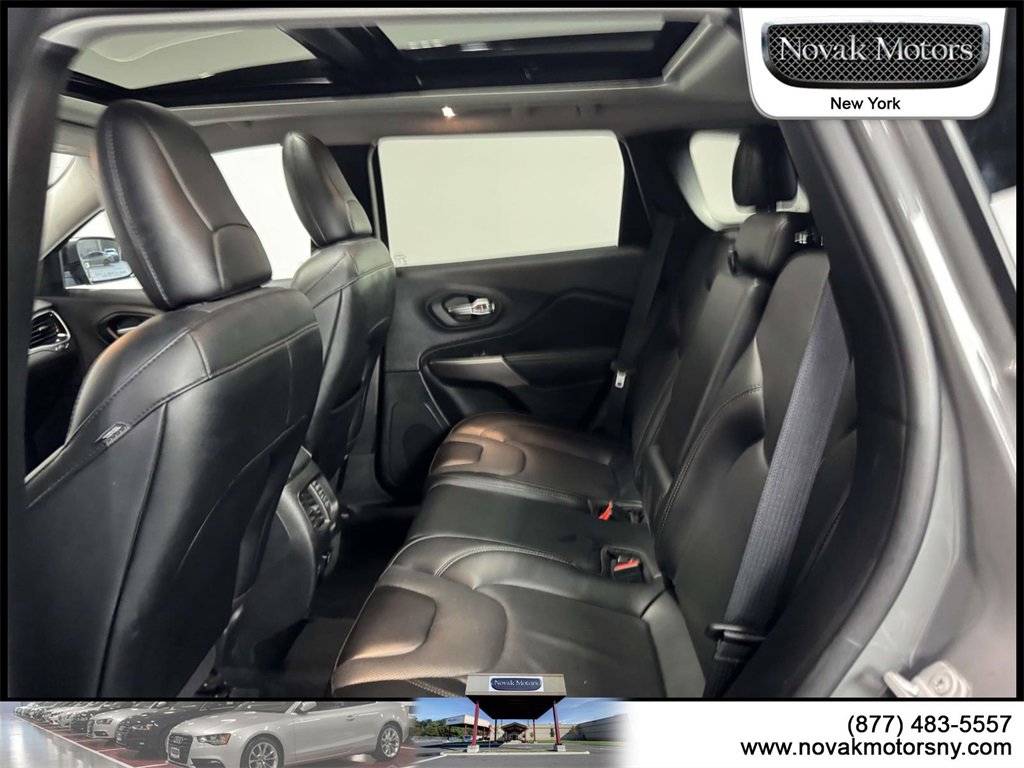 Used 2022 Jeep Cherokee Limited image 10