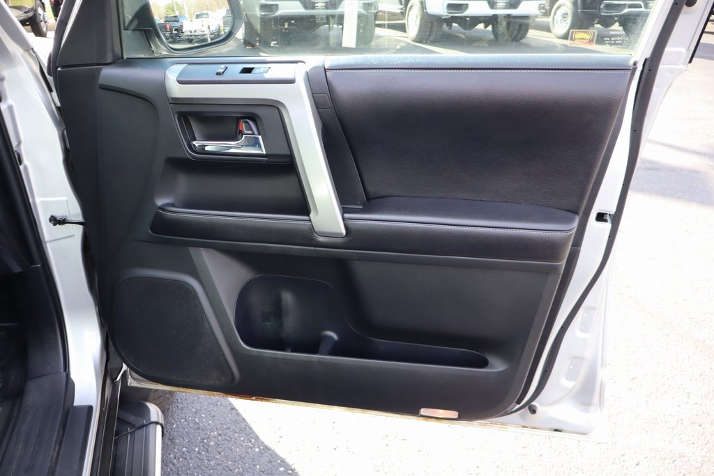 Used 2016 Toyota 4Runner SR5 image 29