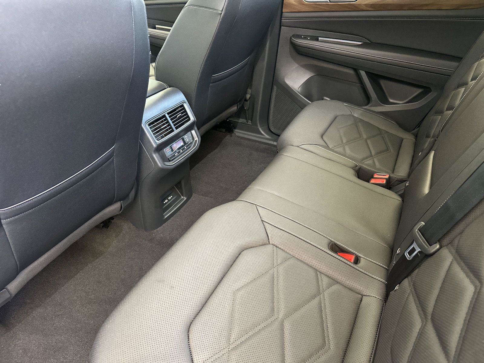 New 2026 Volkswagen Atlas SE FWD image 11