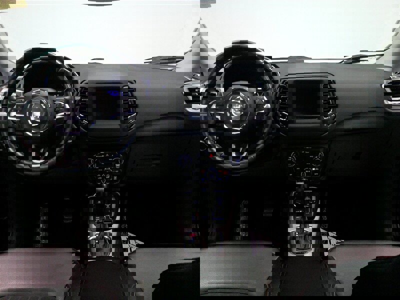 Used 2019 Jeep Compass Latitude image 2