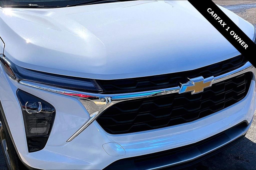 Used 2025 Chevrolet Trax LT w/ LT Convenience Package image 31