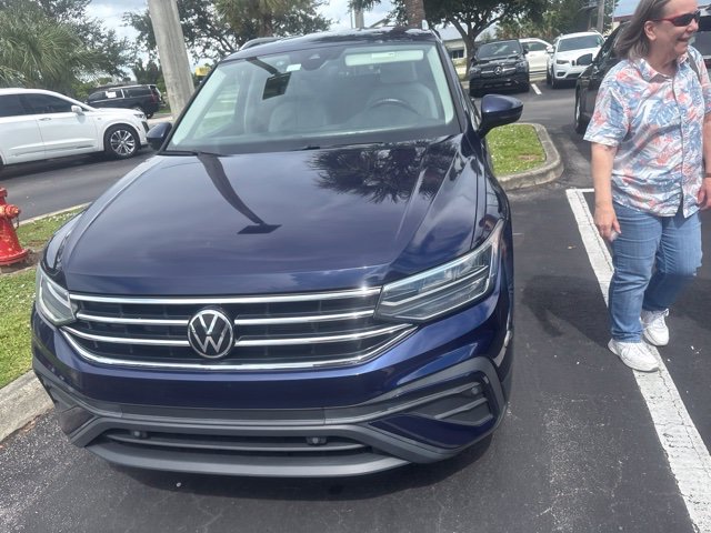 Used 2023 Volkswagen Tiguan SE FWD image 2
