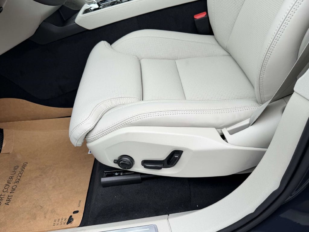 New 2026 Volvo XC90 B6 Ultra w/ Protection Package Premier AWD/4WD image 16
