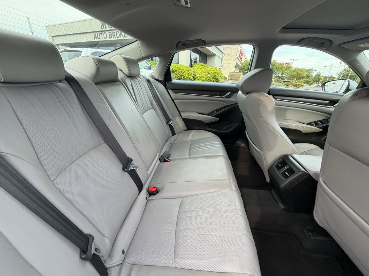 Used 2018 Honda Accord EX-L image 32