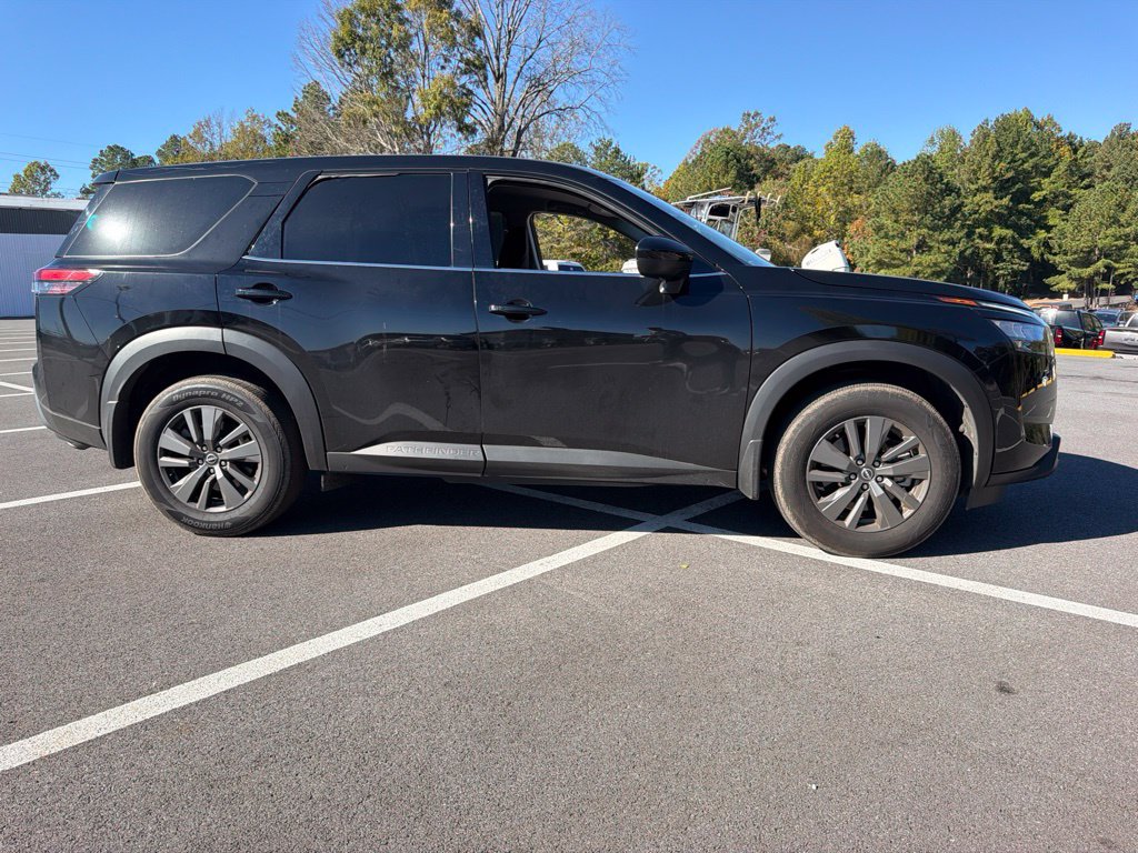 Used 2025 Nissan Pathfinder S AWD/4WD image 4