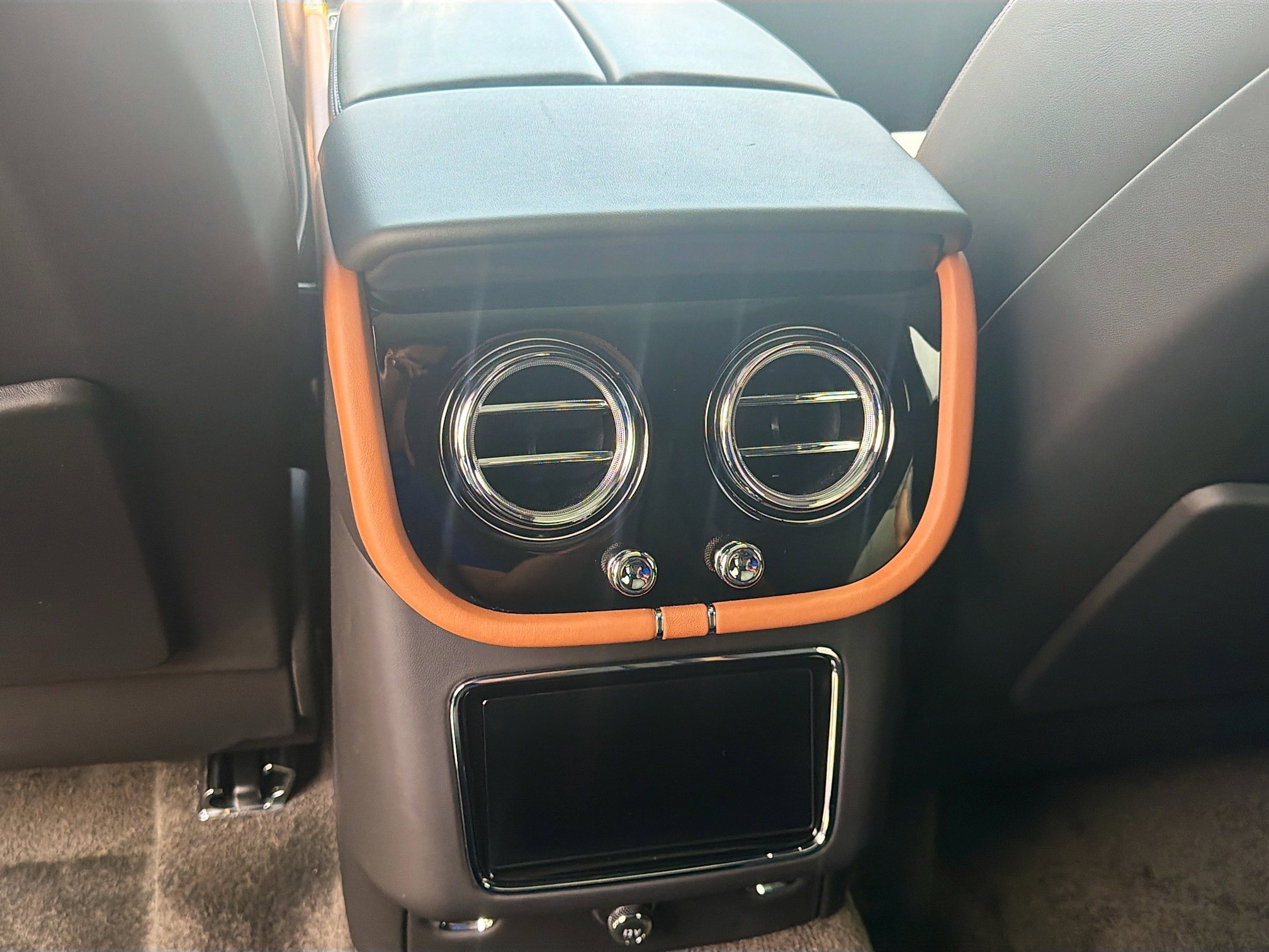 Used 2022 Bentley Bentayga AWD/4WD image 21
