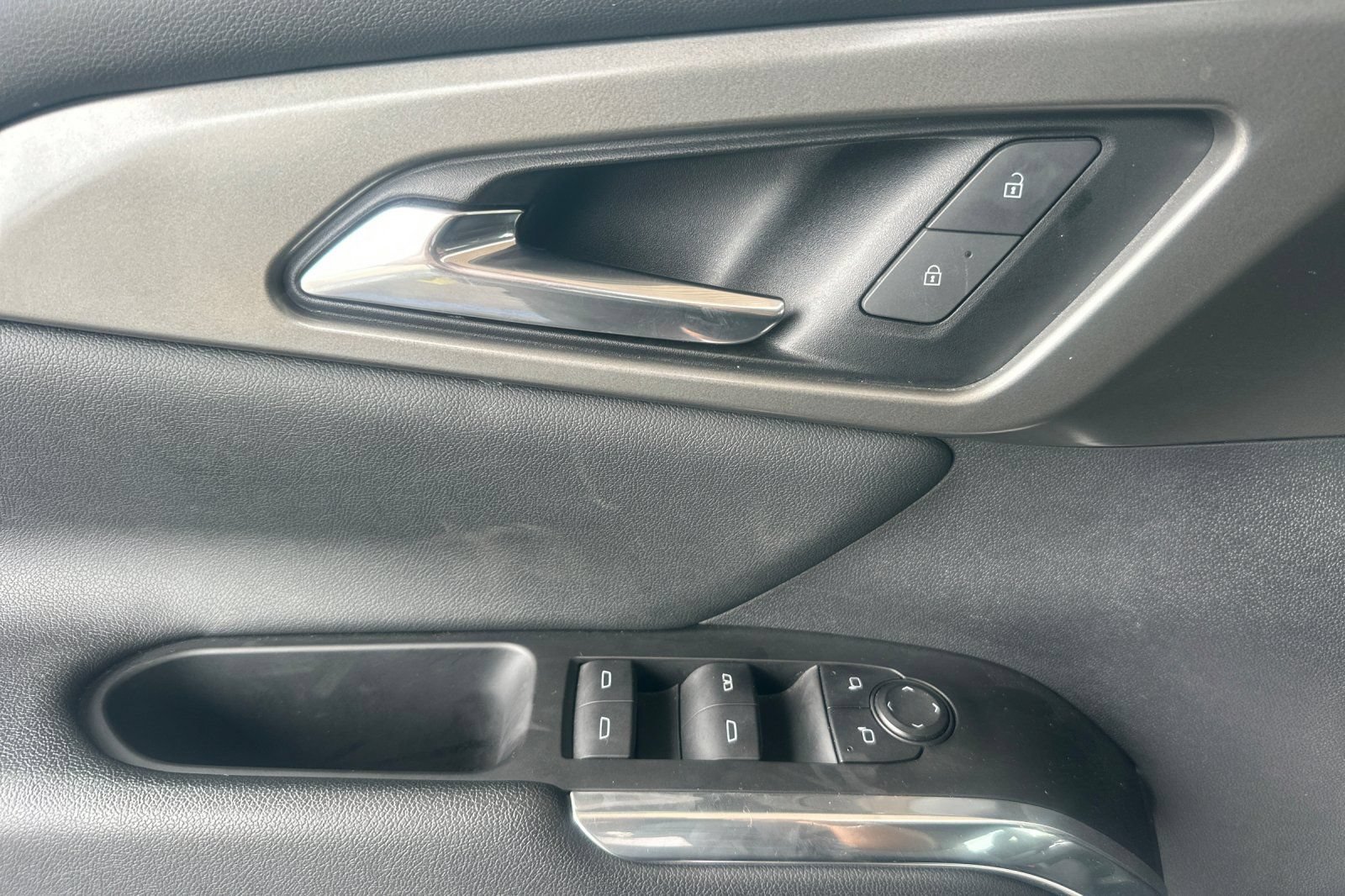 Certified 2024 Chevrolet Traverse LT FWD image 11
