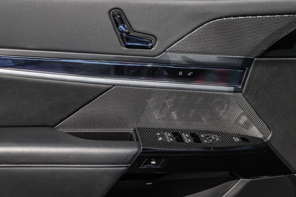 Used 2024 BMW 760i xDrive w/ Executive Package image 22