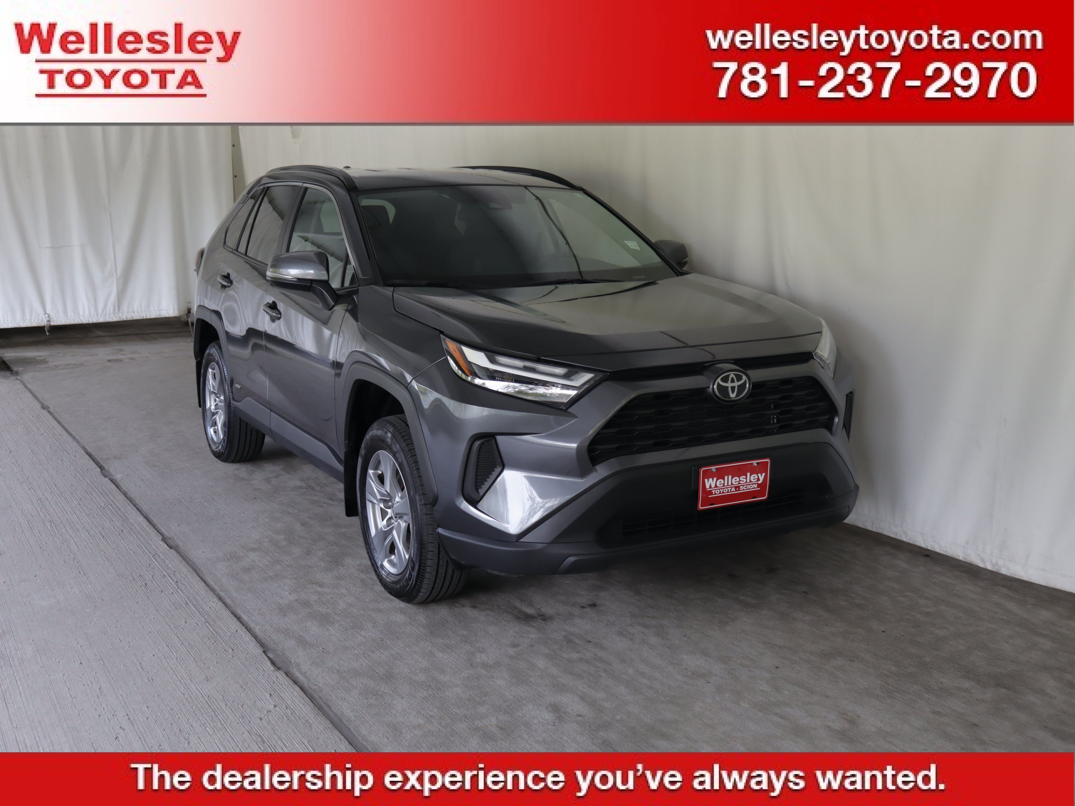 Used 2025 Toyota RAV4 XLE AWD/4WD image 1